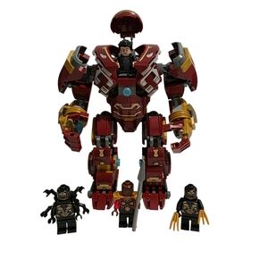 LEGO The Hulkbuster: The Battle Of Wakanda 76247